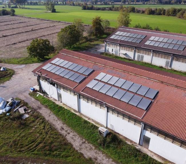 Impianto Solare Termico con 64 Collettori PIANI KSF P26 - Mantova